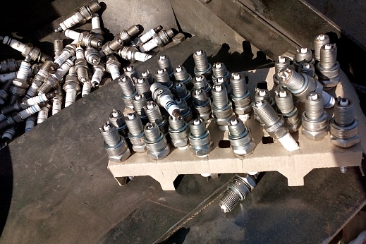 Дробильная установка для утилизации брака свечей зажигания